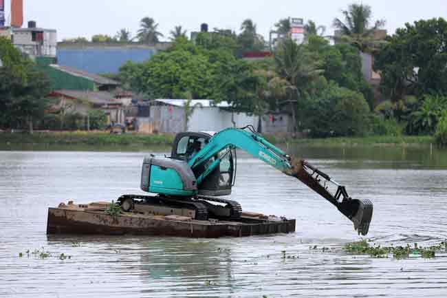 கால்வாய்கள் மற்றும் ஏரிகளை சுத்தமாக வைத்திருக்க மக்களின் உதவி தேவை