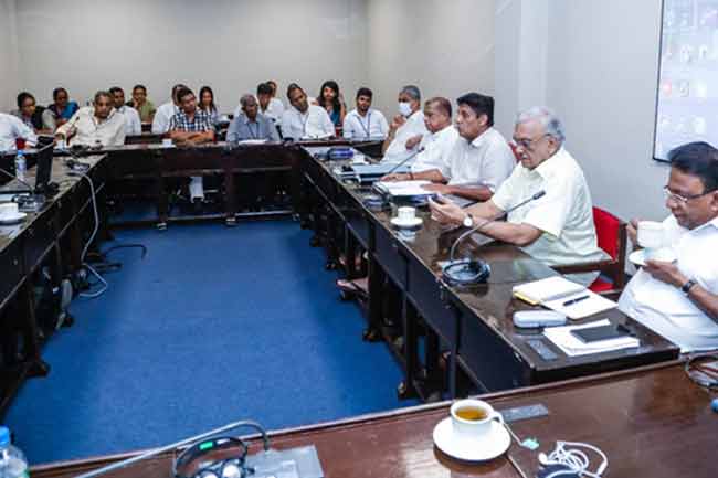 கட்சி பேதமின்றி தேர்தலை நடத்தக் கோரி ஒன்றிணைந்து குரல் எழுப்புவோம்