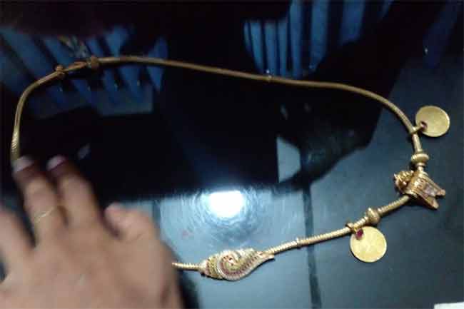 சக ஆசிரியைக்கு ஆசிரியை செய்த கீழ்த்தரமான செயல்!