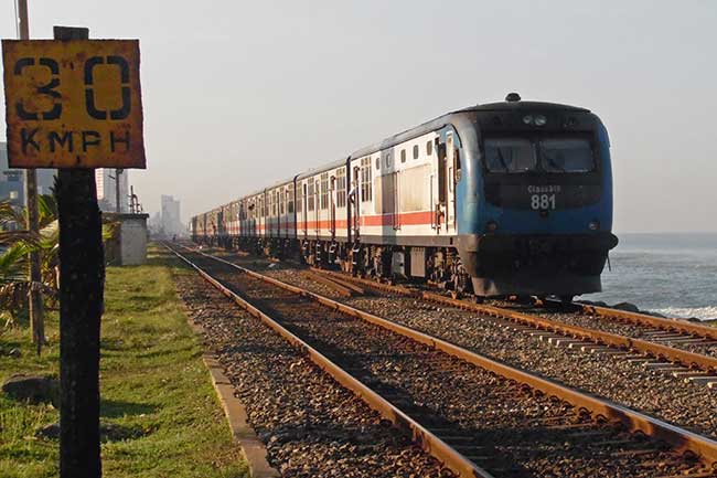 கடலோர ரயில் சேவைகள் பாதிப்பு