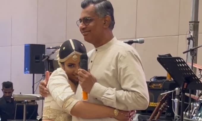 பாட்டளியின் மகள் திருமண பந்தத்தில் : திருமணத்தில் அரசியல்வாதிகளுக்கு தடை