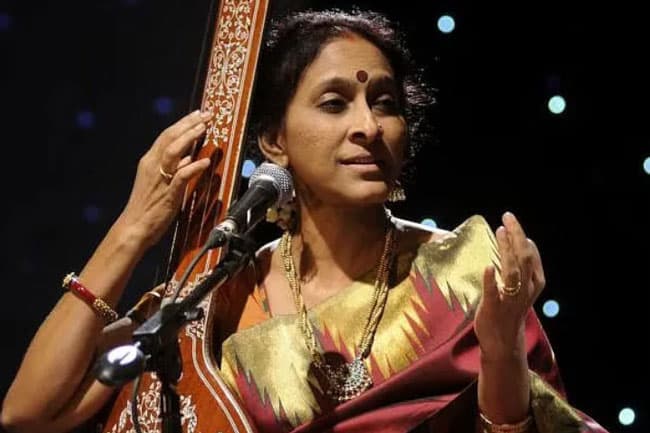 சுயநினைவு இழந்த பிரபல பின்னணி பாடகி - நடந்தது என்ன ?