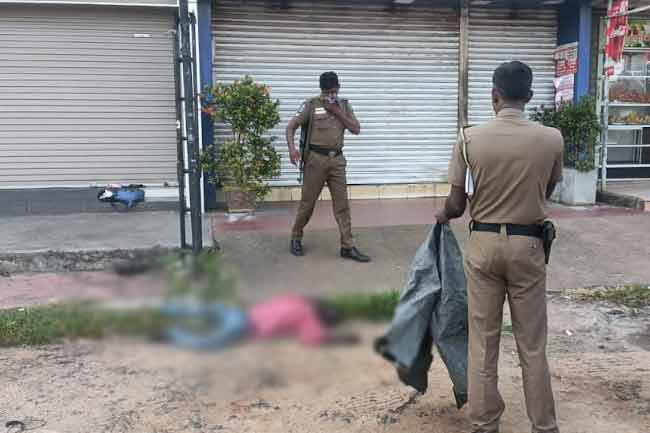வவுனியா நகர மத்தியிலுள்ள வர்த்தக நிலையம் முன்பாக சடலம் மீட்பு