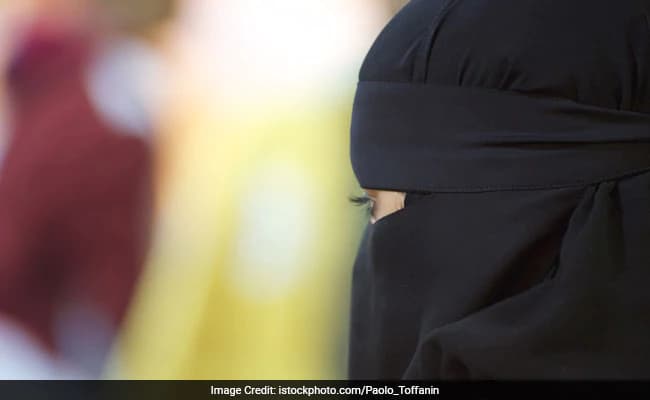முஸ்லிம் ஆசிரியைகள் அபாயா அணிந்து வர தடையில்லை - சண்முகா விவகாரத்தில் நீதிமன்றில் அதிபர் தரப்பு உத்தரவாதம் - குரல்கள் அமைப்பின் சட்டப் போராட்டம் வெற்றி