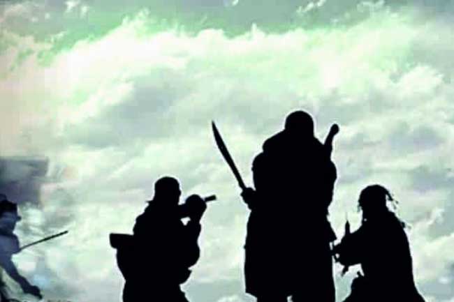 பழக்கடை நடத்துவோர் மீது வாள்வெட்டு தாக்குதல்