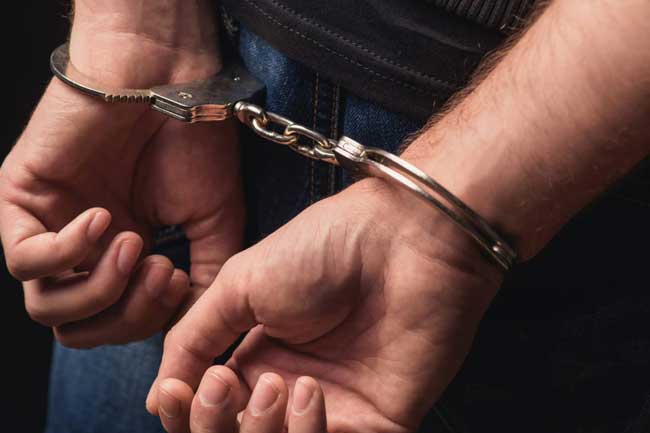 மாணவிக்கு ஆபாசமான படங்களை அனுப்பிய ஆசிரியர் கைது