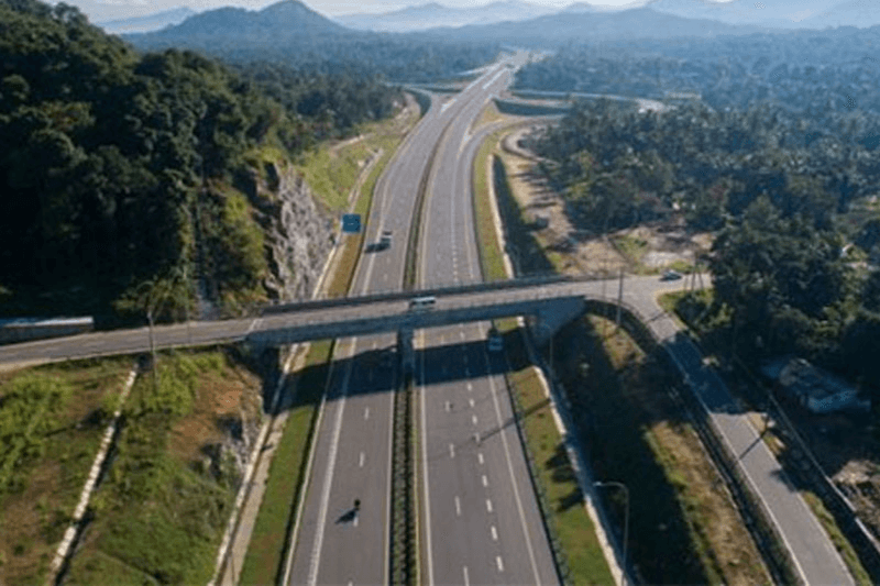 அதிவேக நெடுஞ்சாலையில் அவதானமாகப் பயணிக்கவும்!