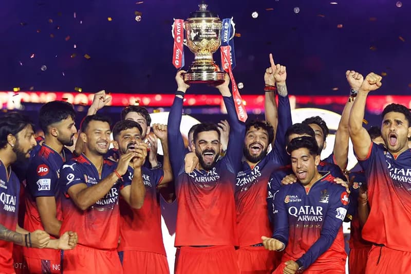 18 வருட கனவை நனவாக்கிய கோலிக்கு குவியும் வாழ்த்து மழை!