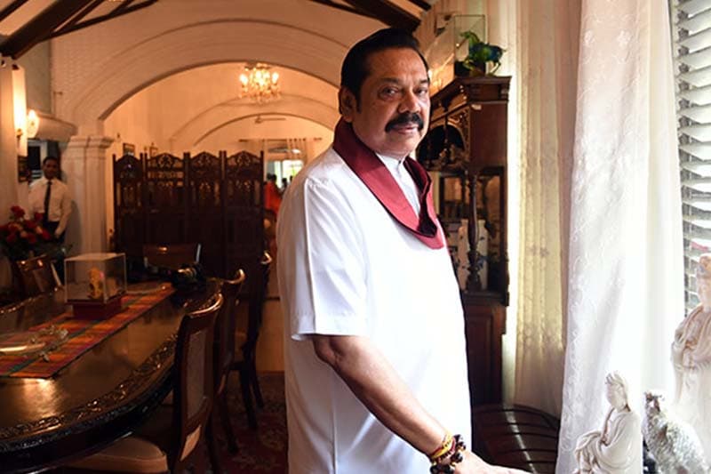 உத்தியோகபூர்வ இல்லத்திலிருந்து வெளியேறி ஊருக்குச் செல்கிறார் மஹிந்த!