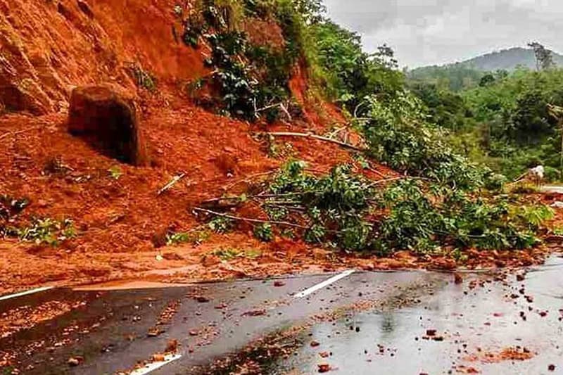 கண்டி, கேகாலை, நுவரெலியா மாவட்டங்களுக்கு மண்சரிவு சிவப்பு எச்சரிக்கை நீடிப்பு!