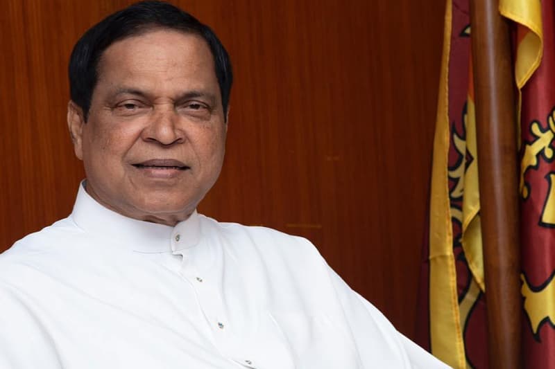 கைதிலிருந்து நூலிழையில் தப்பினார் பியசேன கமகே!
