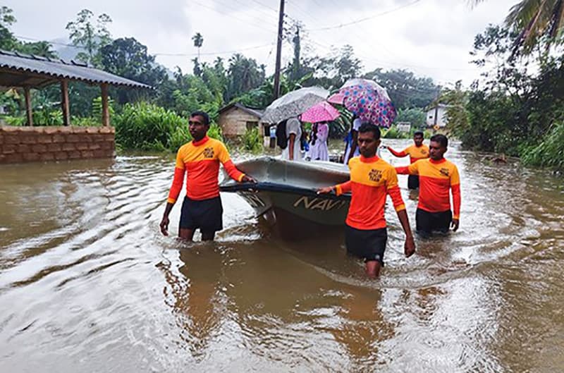 காலியில் பல வீதிகள் நீரில் மூழ்கின