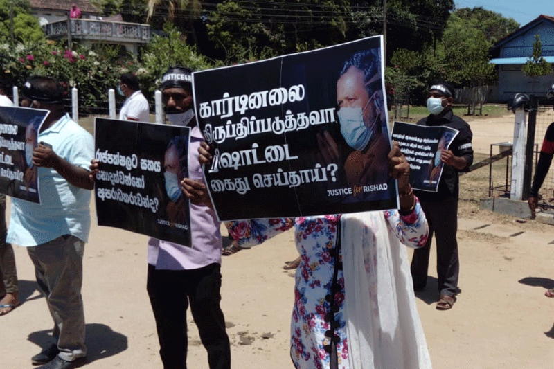 நீதிமன்ற உத்தரவையும் மீறி கல்முனையில் ரிஷாத்தின் கைதுக்கு எதிராக போராட்டம்! video