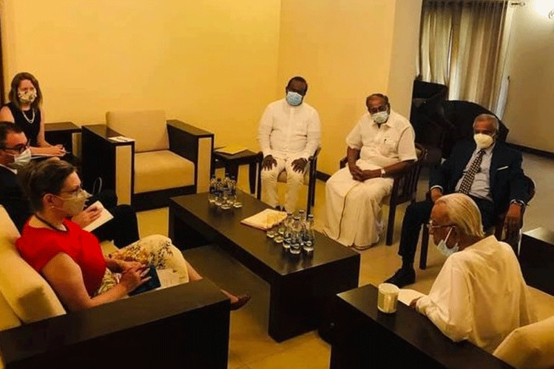 சம்பந்தனின் வீட்டில் இன்று கூட்டமைப்பினருக்கும் அமெரிக்க தூதுவருக்கும் இடையிலான சந்திப்பு இடம்பெற்றுள்ளது!