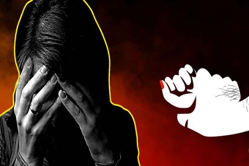 மனநலம் பாதிக்கப்பட்ட யுவதி ஒருவா் மீது கூட்டு பாலியல் வல்லுறவு! - பெண்களுக்கு நாளைய தினத்தை உருவாக்கும் “கொட்டன்” களின் வேலை இதுதான்!!