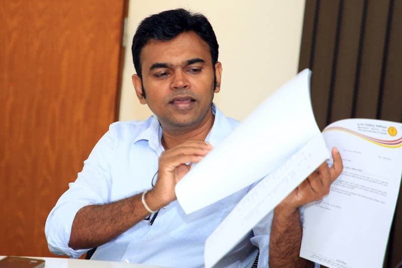 அமைச்சருடன் மோதல்; மின்சாரத்துறை மறுசீரமைப்பு செயலகத்தின் பணிப்பாளர் நாயகம் இராஜினாமா!