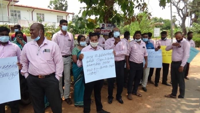வவுனியாவில் அரச உத்தியோகத்தர்கள் ஆர்ப்பாட்டம்!