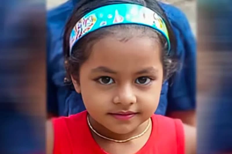 படத்தில் உள்ள சிறுமியின் கண்களைப் பார்த்து இந்தப் பதிவை வாசியுங்கள்!