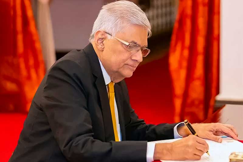 புயல் வீசிய கடலில் கப்பலைச் செலுத்தி நாட்டைப் பாதுகாப்பாகக் கரைசேர்த்த மாலுமி!