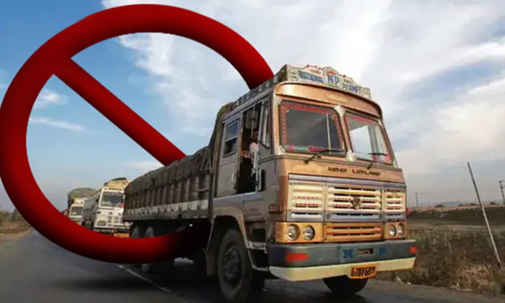 நெரிசலான நேரங்களில் கனரக வாகனங்களின் போக்குவரத்தைக் கட்டுப்படுத்த அவதானம்!