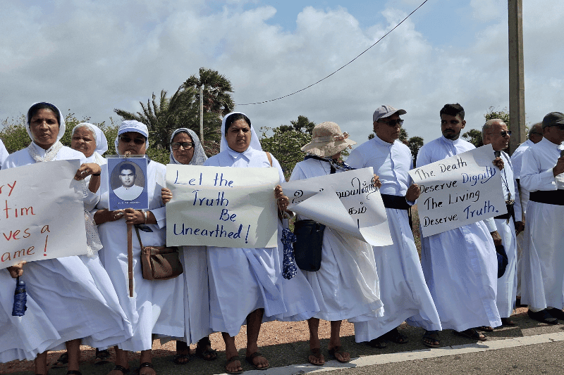 'செம்மணிக்கு நீதி வேண்டும்'; யாழில் கத்தோலிக்க குருமார்கள் அமைதிவழிப் போராட்டம்