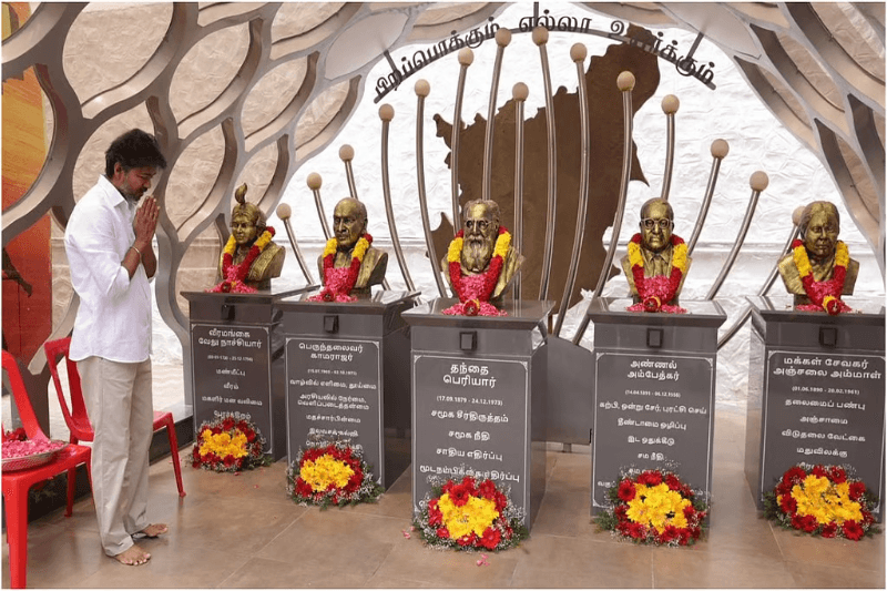 தவெக எம்எல்ஏக்களுடன் விஜய் ஆலோசனை: கட்சி அலுவலகத்தில் கொள்கைத் தலைவர்களுக்கு அஞ்சலி!