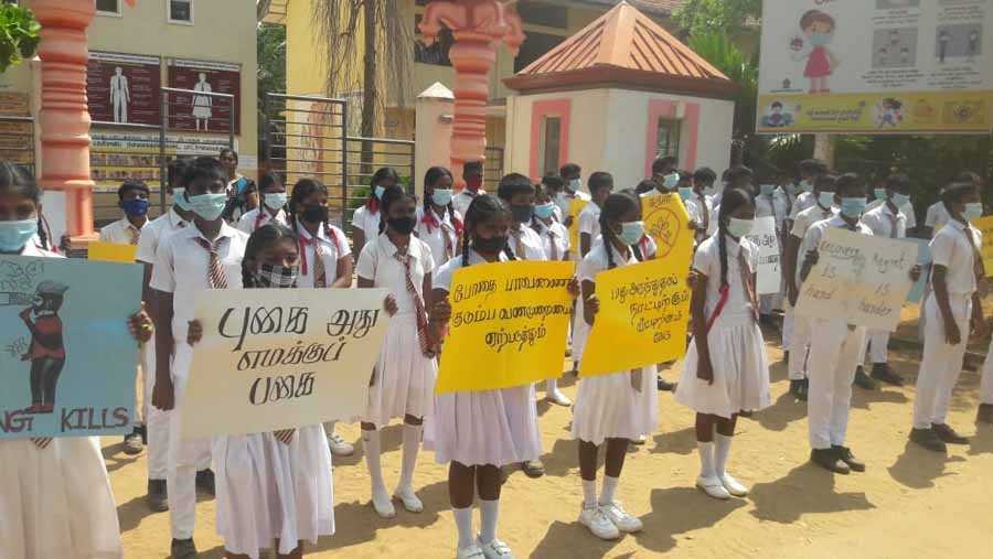 கிளிநொச்சியில் பாடசாலை மாணவர்கள் பேரணி!