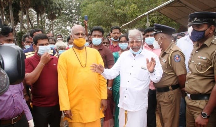 கிளிநொச்சி சிவன் ஆலயத்தில் அகழ்வாராய்ச்சி மேற்கொள்ளவிடாது பொதுமக்கள் எதிர்ப்பு!