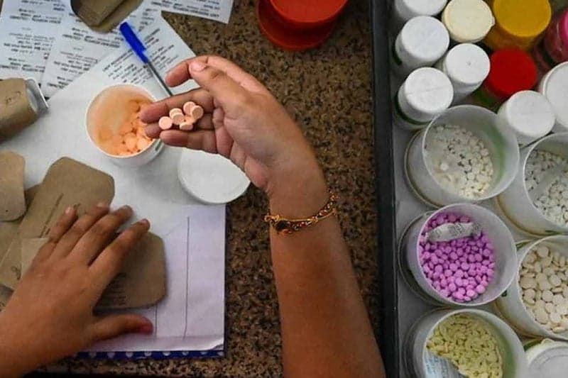 அரசின் அலட்சியத்தினால் கடுமையான மருந்துப் பற்றாக்குறை!