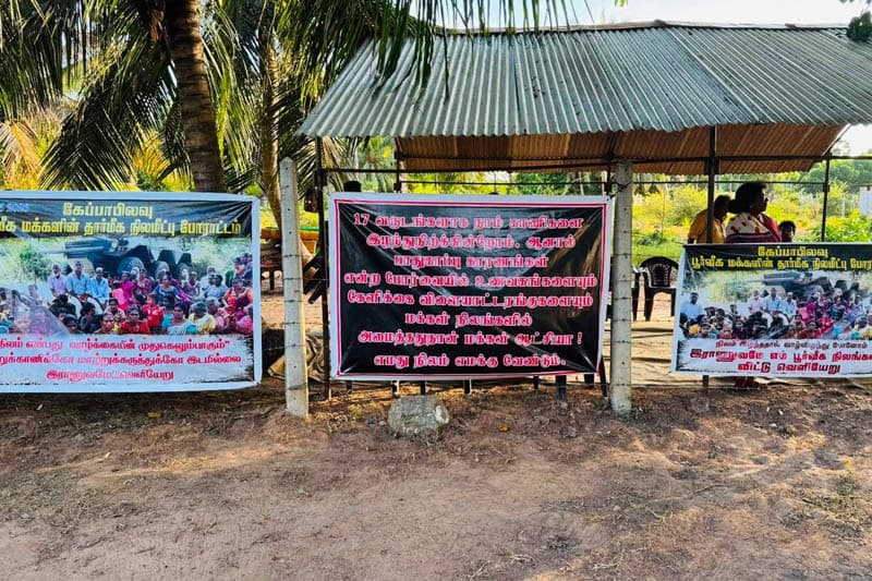 ஒன்றரை தசாப்தங்களுக்கு முன்னர் காட்டுப் பகுதியில் முடக்கப்பட்ட தமிழ் தாய்மார்கள், தமது சொந்த நிலங்களை மீட்கக் கோரி தொடர் போராட்டம்