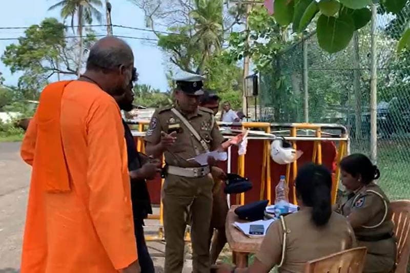 திஸ்ஸ விகாரைக்காக கையகப்படுத்தப்பட்ட காணிகளை மீட்கக் கோரும் போராட்டக்காரர்களின் விபரங்கள் பொலிஸ் புத்தகத்தில்!