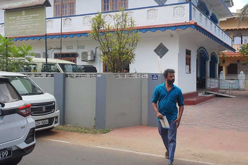 நூல் தடைக்கு எதிராக மனித உரிமைகள் ஆணைக்குழுவில் முறைப்பாடு செய்த தீபச்செல்வன்!